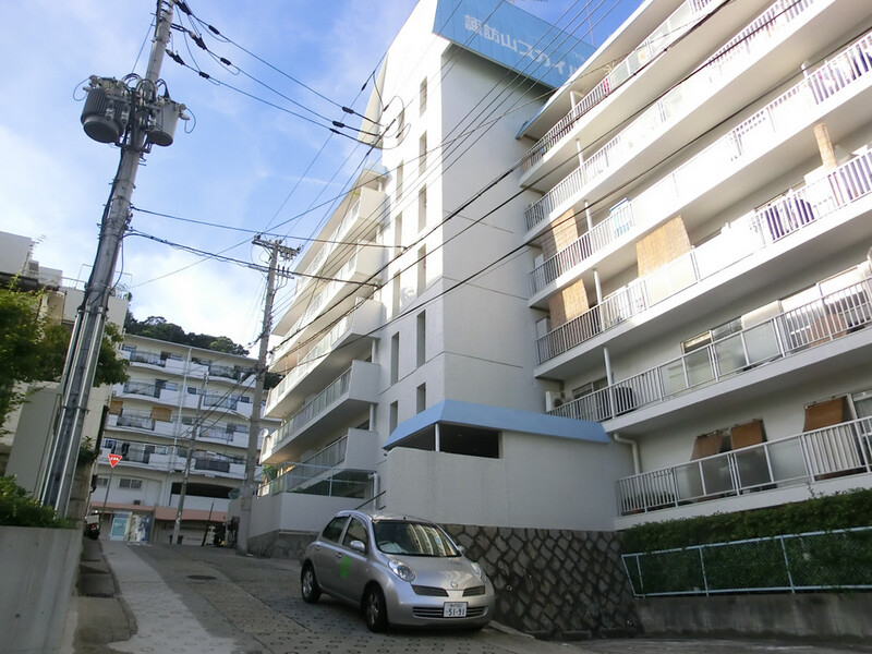 諏訪山スカイハイツの外観