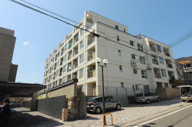 六甲コーポラスの外観